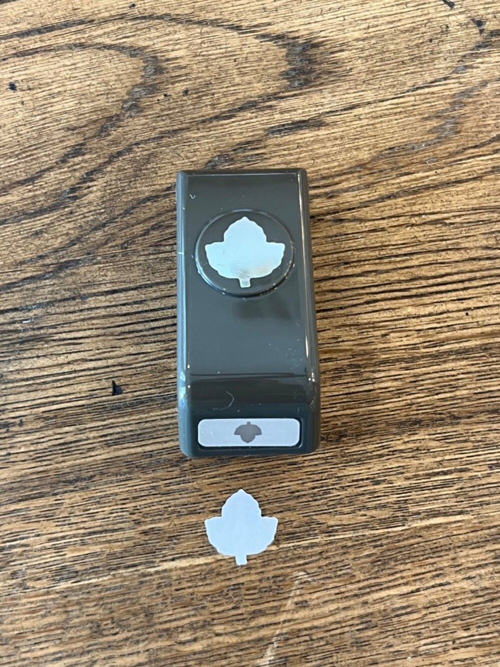 Stampin' Up! Fall Leaf Small Paper Punch Crafting Tool Scrapbooking Cardmaking